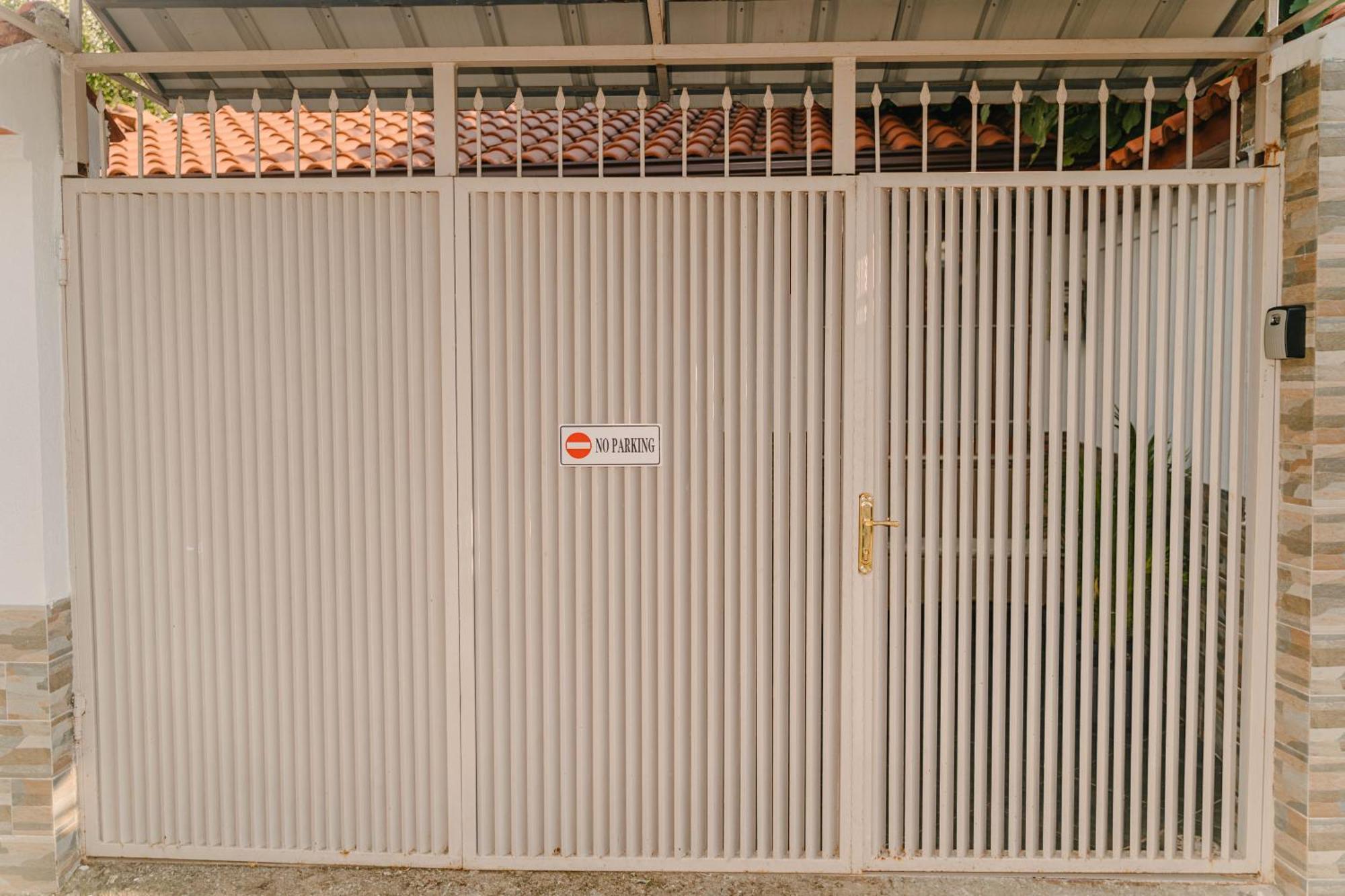 טיראנה Peaceful Villa In New Bazaar מראה חיצוני תמונה