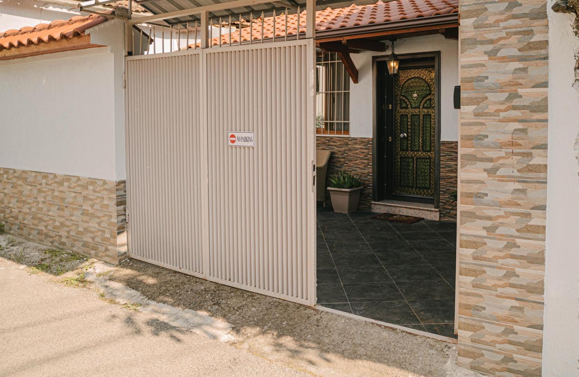 טיראנה Peaceful Villa In New Bazaar מראה חיצוני תמונה