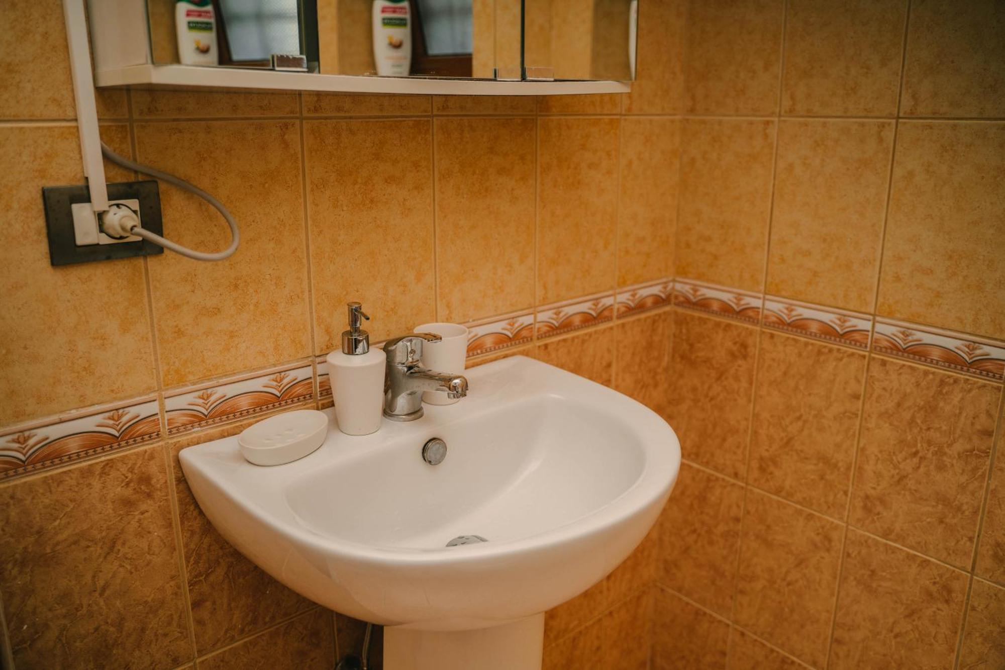 טיראנה Peaceful Villa In New Bazaar מראה חיצוני תמונה