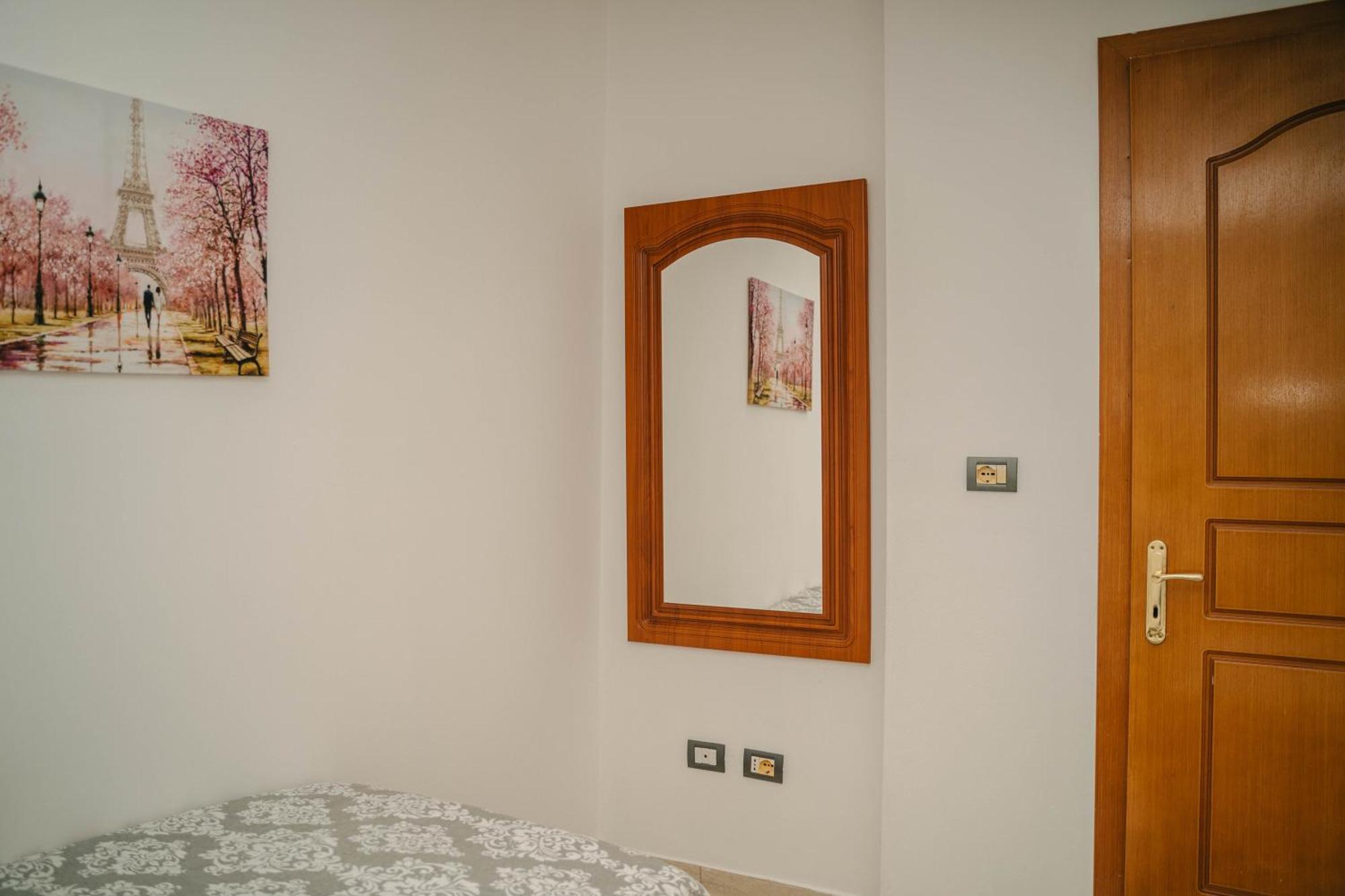 טיראנה Peaceful Villa In New Bazaar מראה חיצוני תמונה